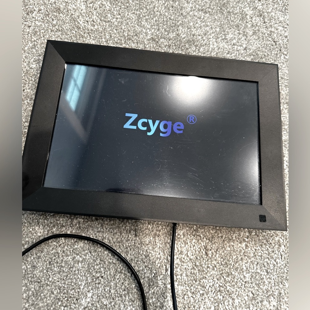 Digital photo frame